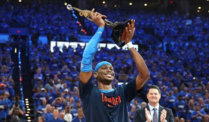 体育预测-26岁的亚历山大，26岁的哈登，26岁的科比，没有对比就没有尴尬|科比·布莱恩特|詹姆斯·哈登|全明星|季后赛|谢伊·吉尔杰斯-亚历山大_新浪体育_新浪新闻