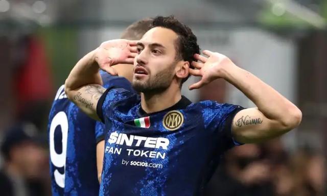 1636323892479057387.jpg calhanoglu.inter.esultanza.orecchie.2021.22.750x450.webp.jpg